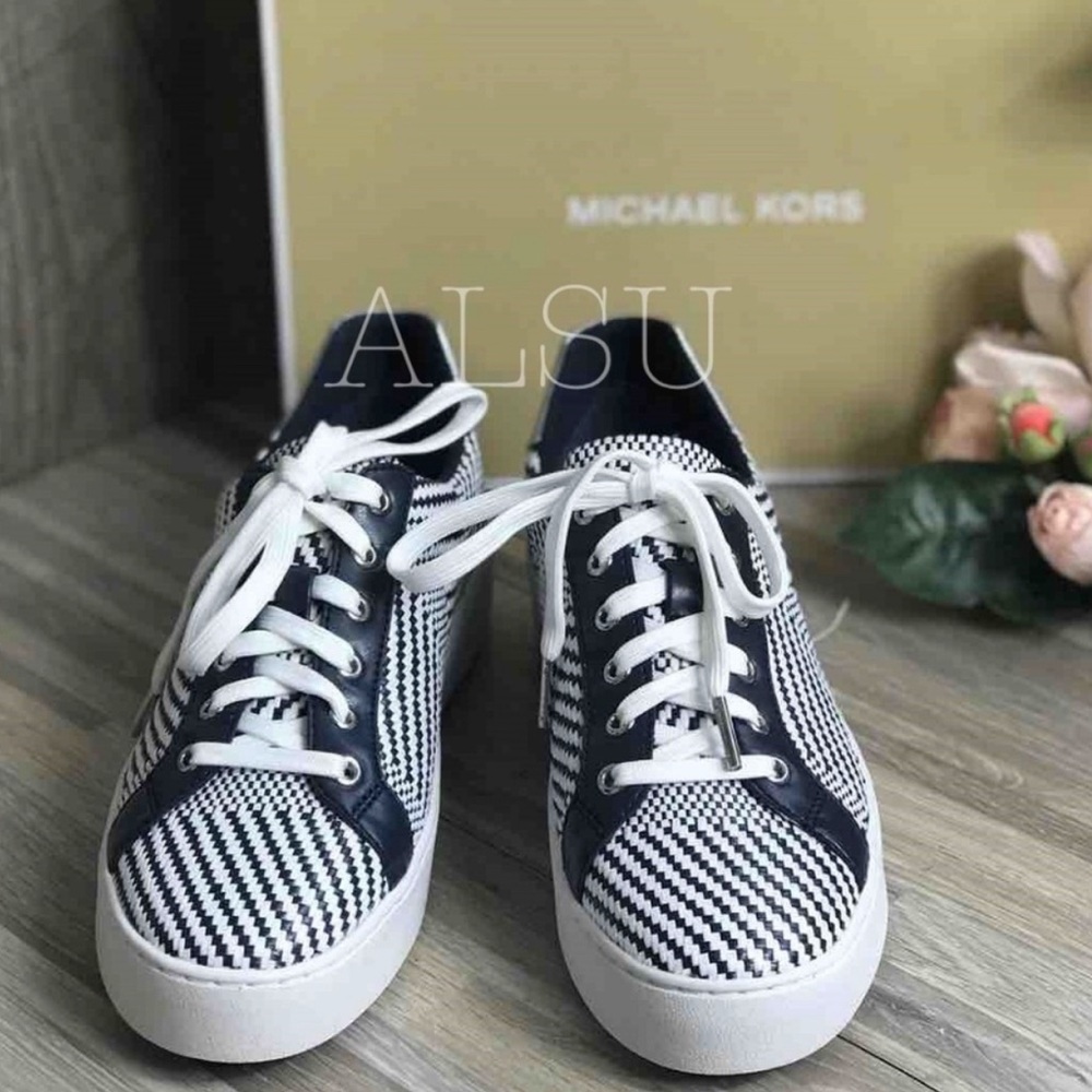 π Christmas Sale π NWT Michael Kors Poppy Lace Up Diagonal Weave Navy Size 9.5 - Picture 5 of 11